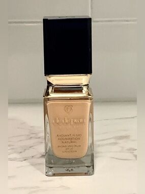 Cle de peau Radiant Fluid Foundation O30 no box
